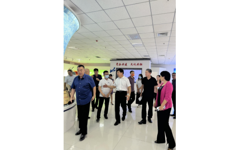 唐山市政協(xié)副主席、黨組成員董學(xué)忠一行來我公司調(diào)研視察